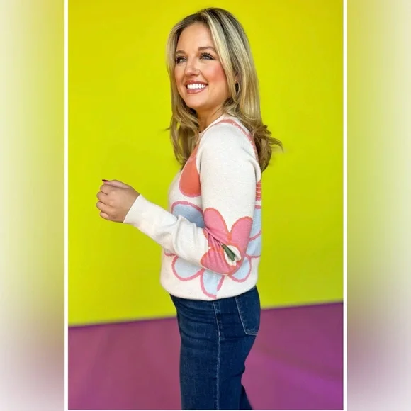 THML Cream Floral Knit Sweater Size Medium - Picture 2 of 13